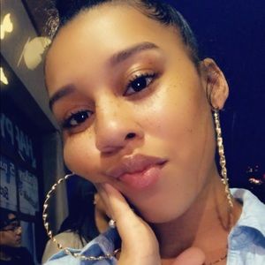 Meet your Posher, Cayla